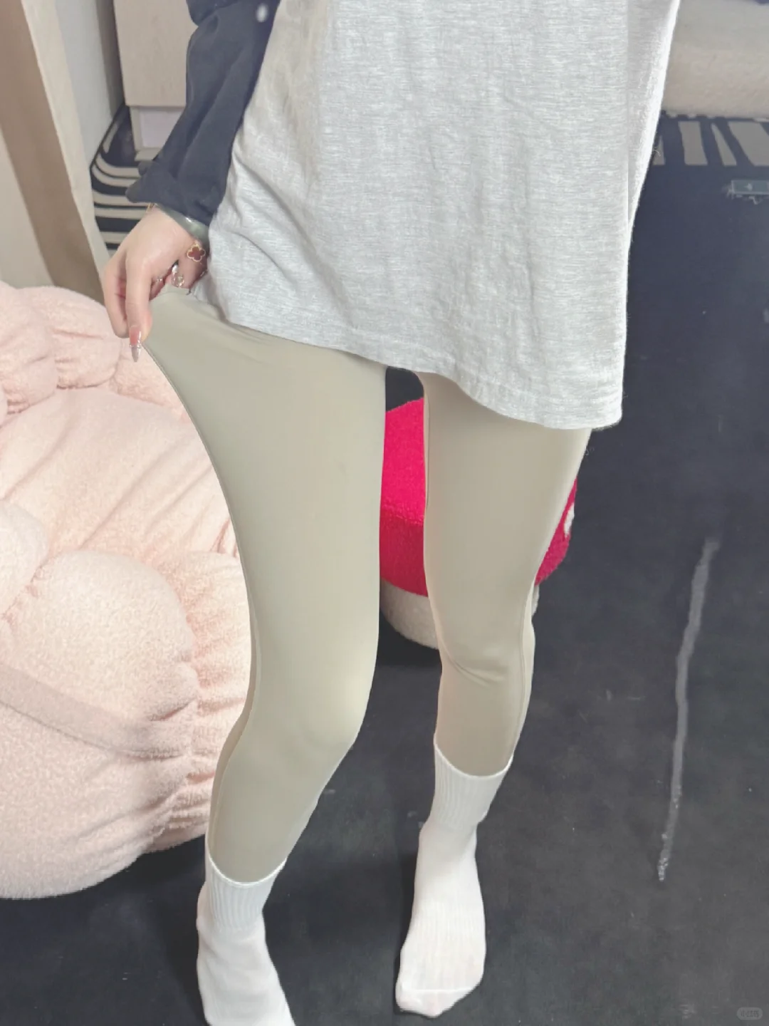 被追着问的瑜伽裤+白袜组合