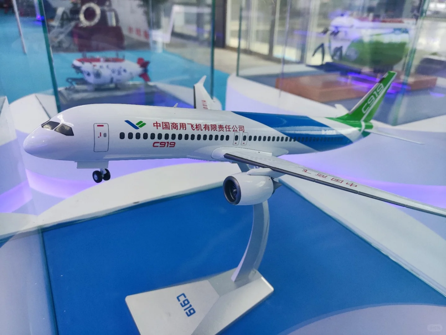 参观宝鸡会展中心中国钛博会