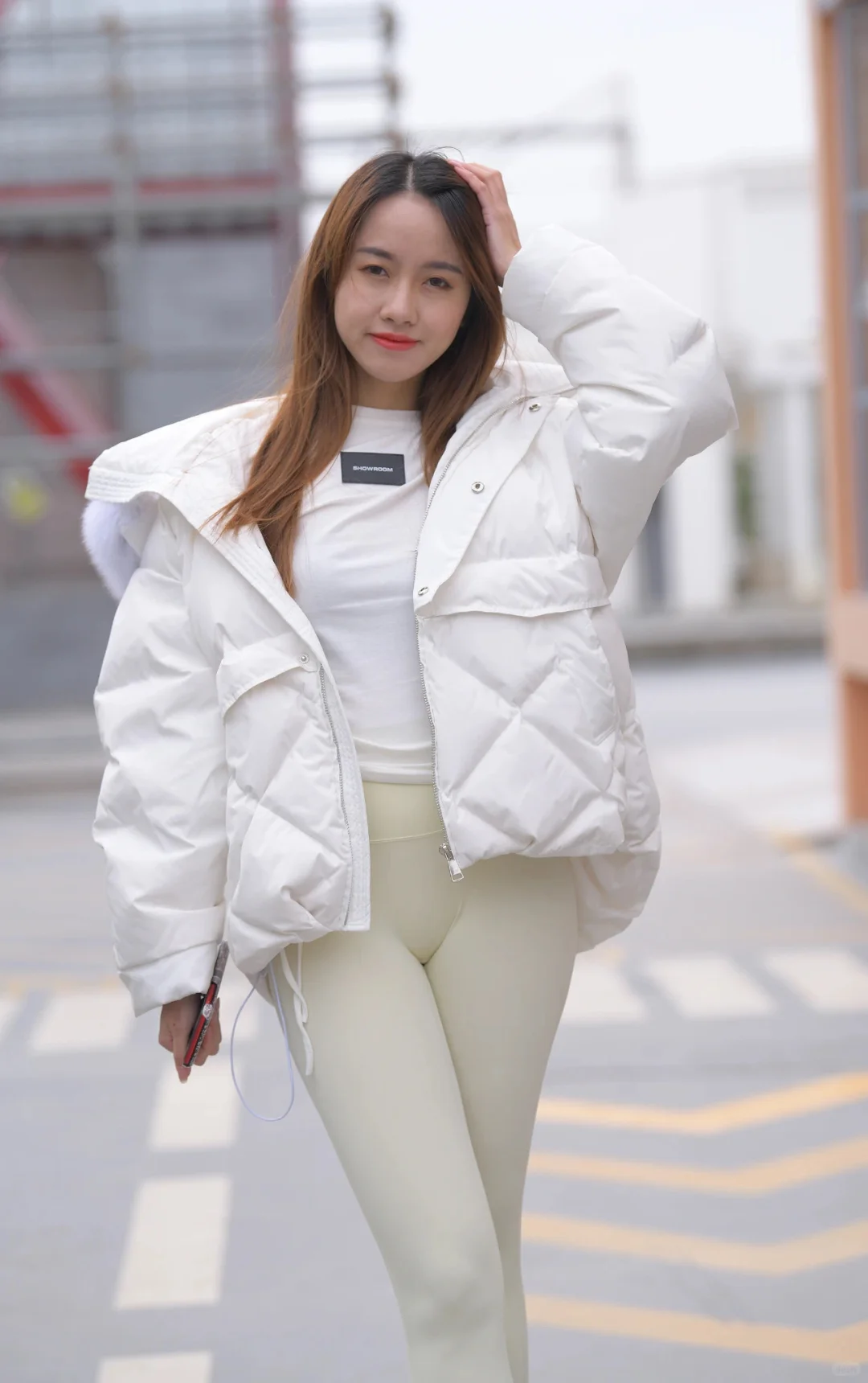 存一些ins风美女拍照姿势?