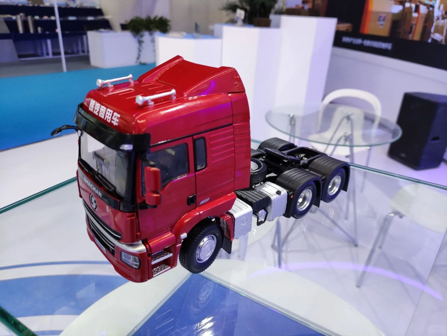 参观宝鸡会展中心中国钛博会