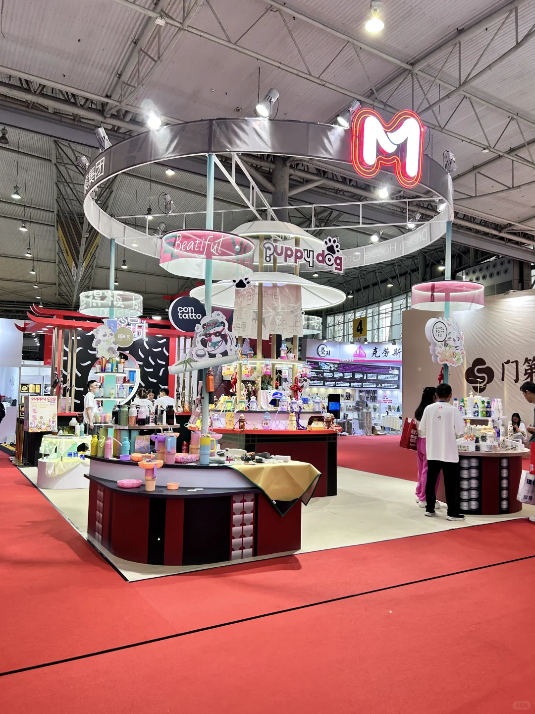 真的要被这个展台的氛围惊艳到了！