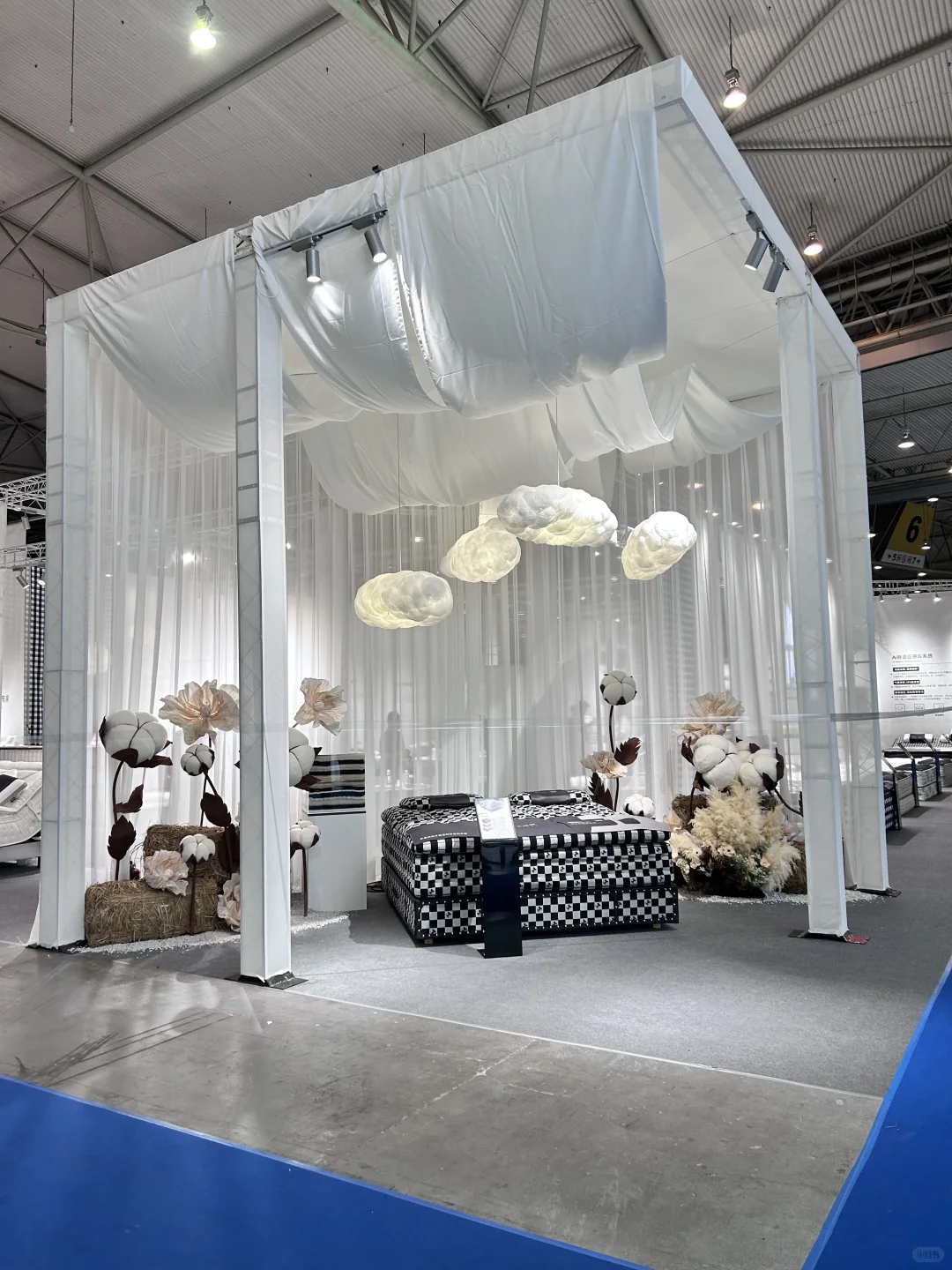 真的要被这个展台的氛围惊艳到了！