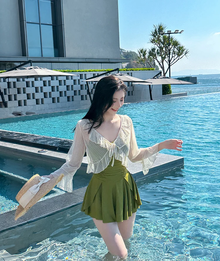 超显白的?绿色泳衣！氧气感满满的一抹绿?