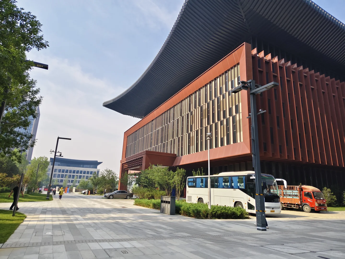 远看威武霸气，近看秀美温柔，雄安会展中心