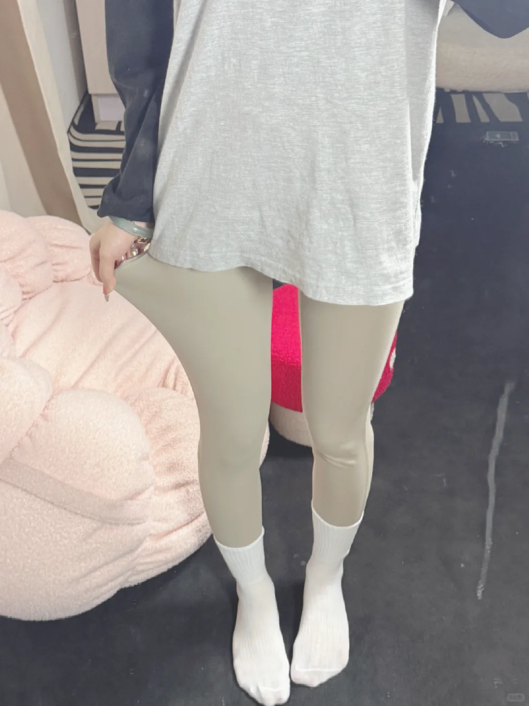 被追着问的瑜伽裤+白袜组合