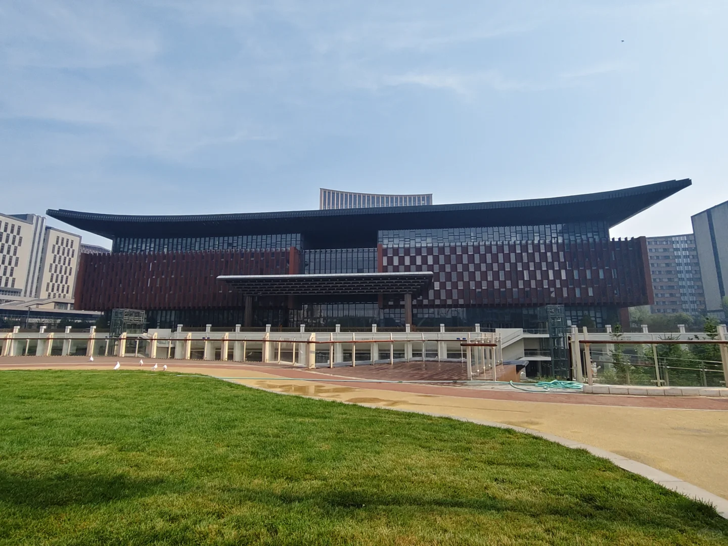 远看威武霸气，近看秀美温柔，雄安会展中心