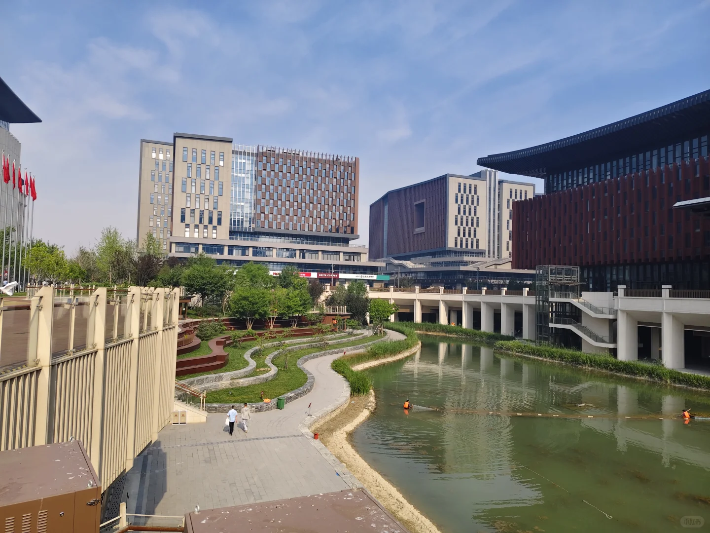 远看威武霸气，近看秀美温柔，雄安会展中心