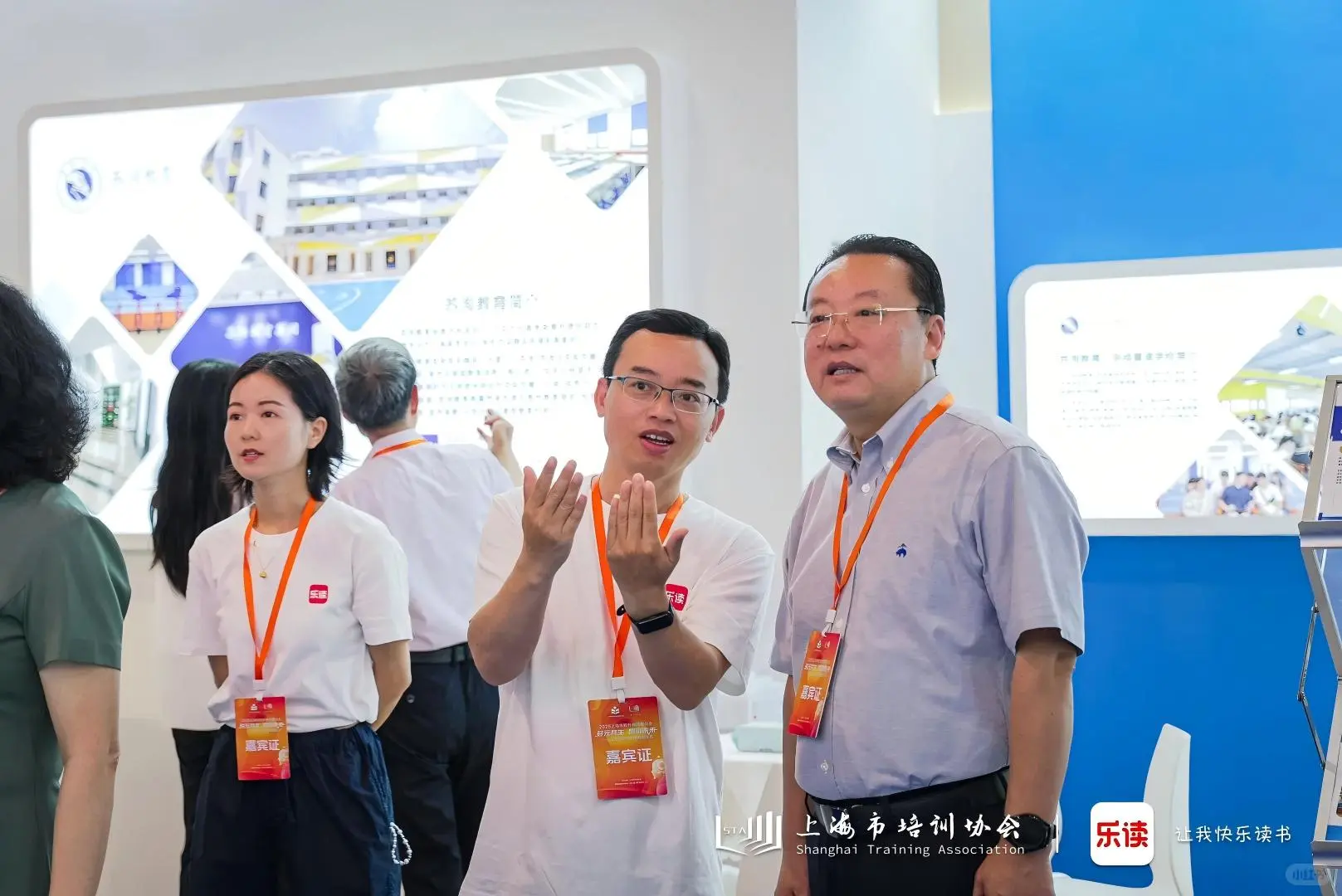 上海市校外教育展示会开幕，乐读现场～