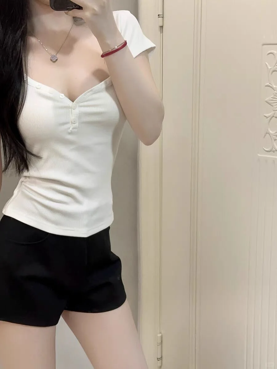 迷上了辣妹装，好显身材 昨日穿搭