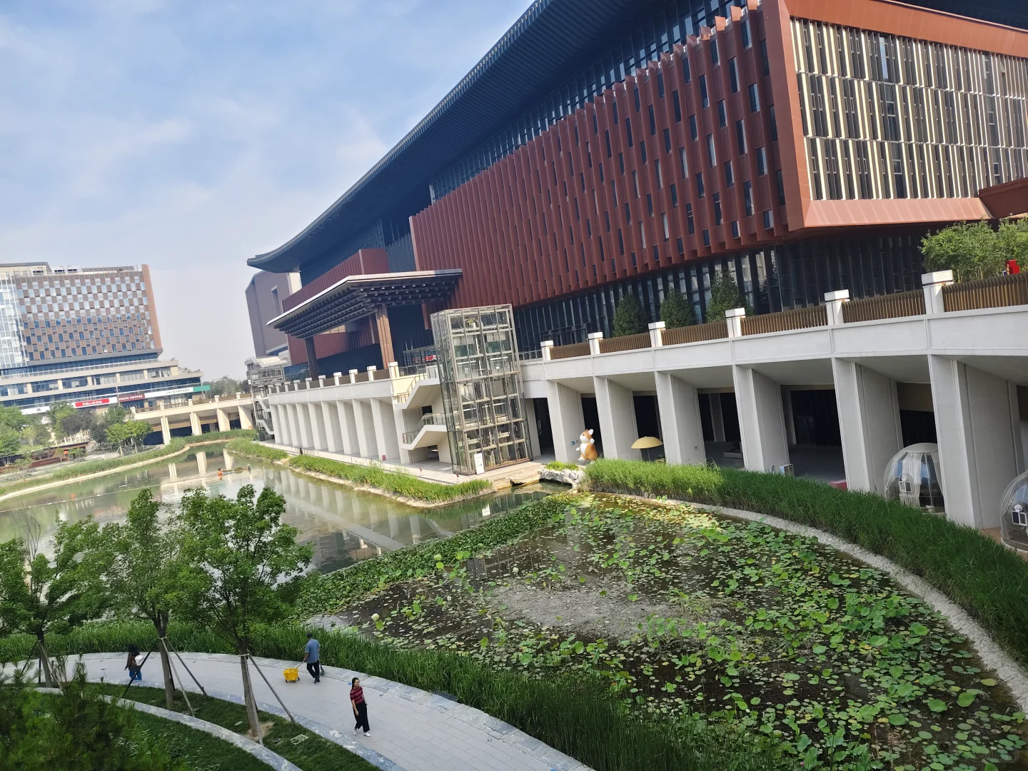 远看威武霸气，近看秀美温柔，雄安会展中心