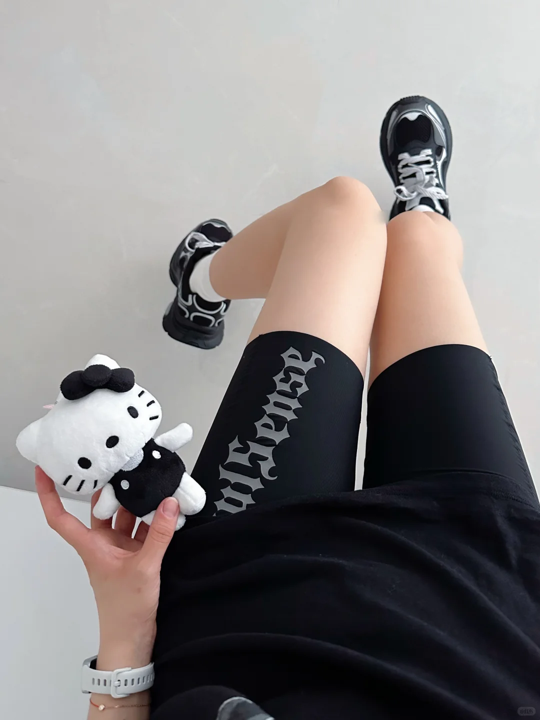 “All black｜瑜伽裤和跑鞋绝配 超酷?”