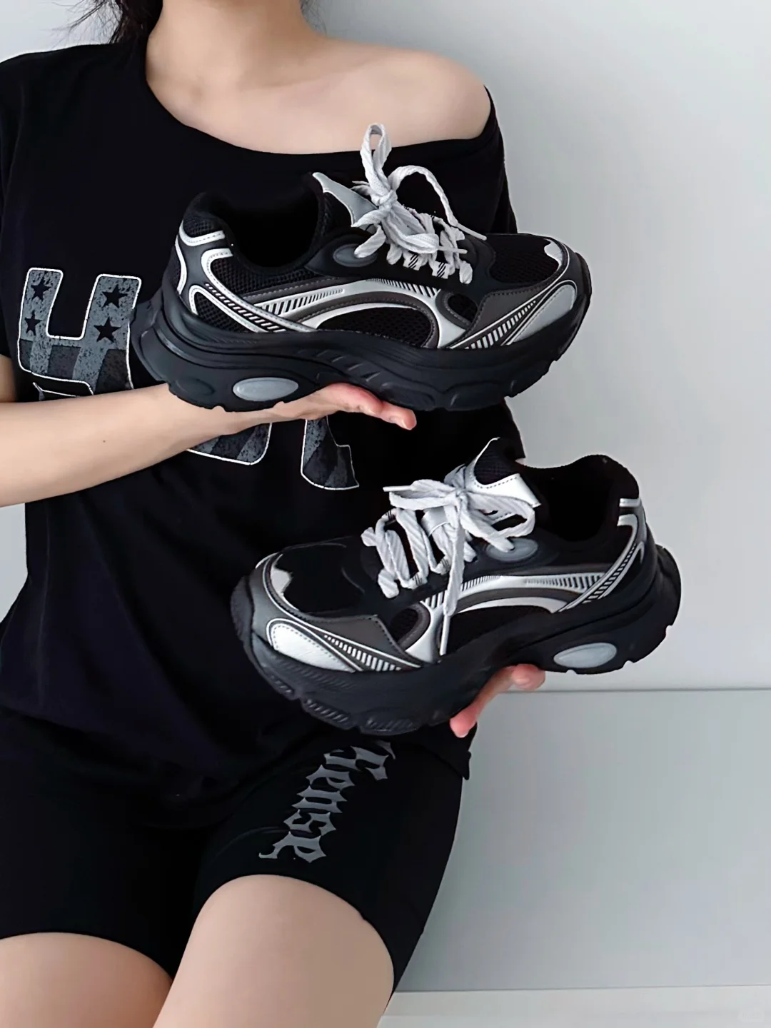 “All black｜瑜伽裤和跑鞋绝配 超酷?”