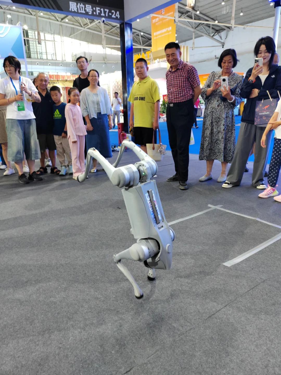 今天乌鲁木齐的人全来这里了吧！！