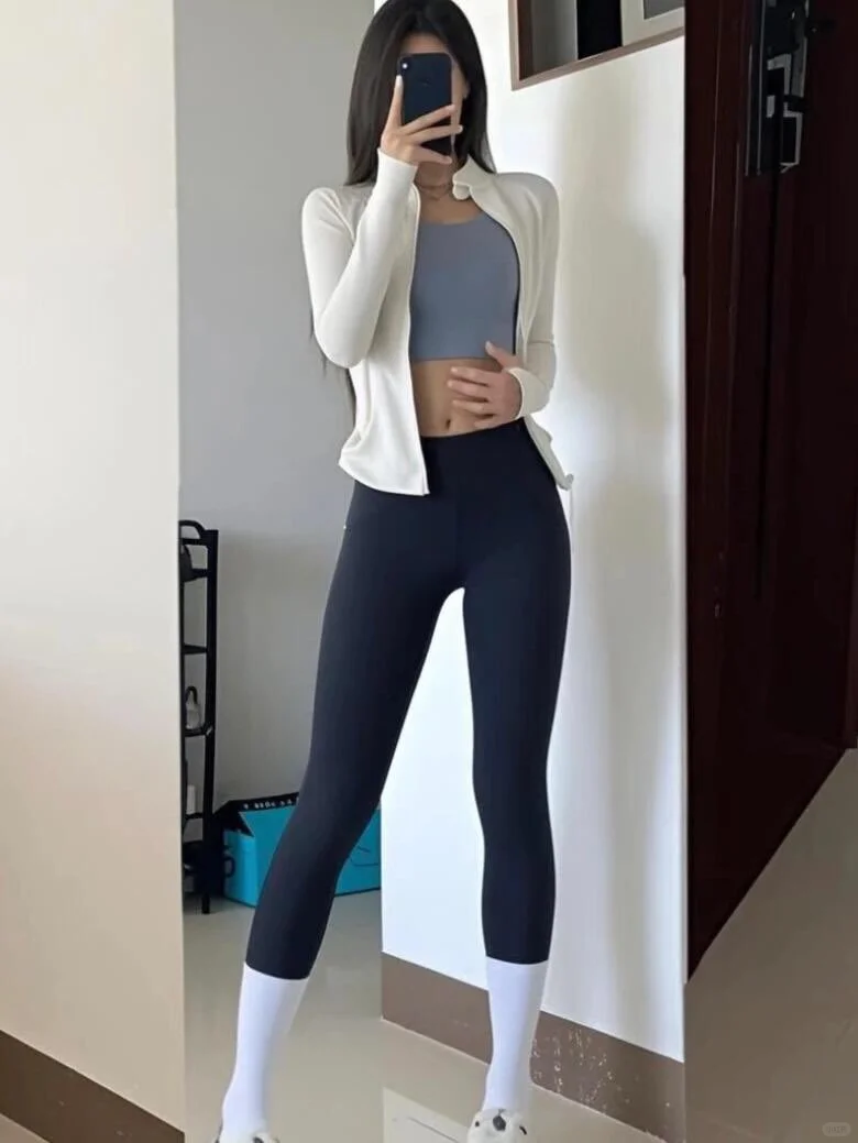 瑜伽美女的背影杀