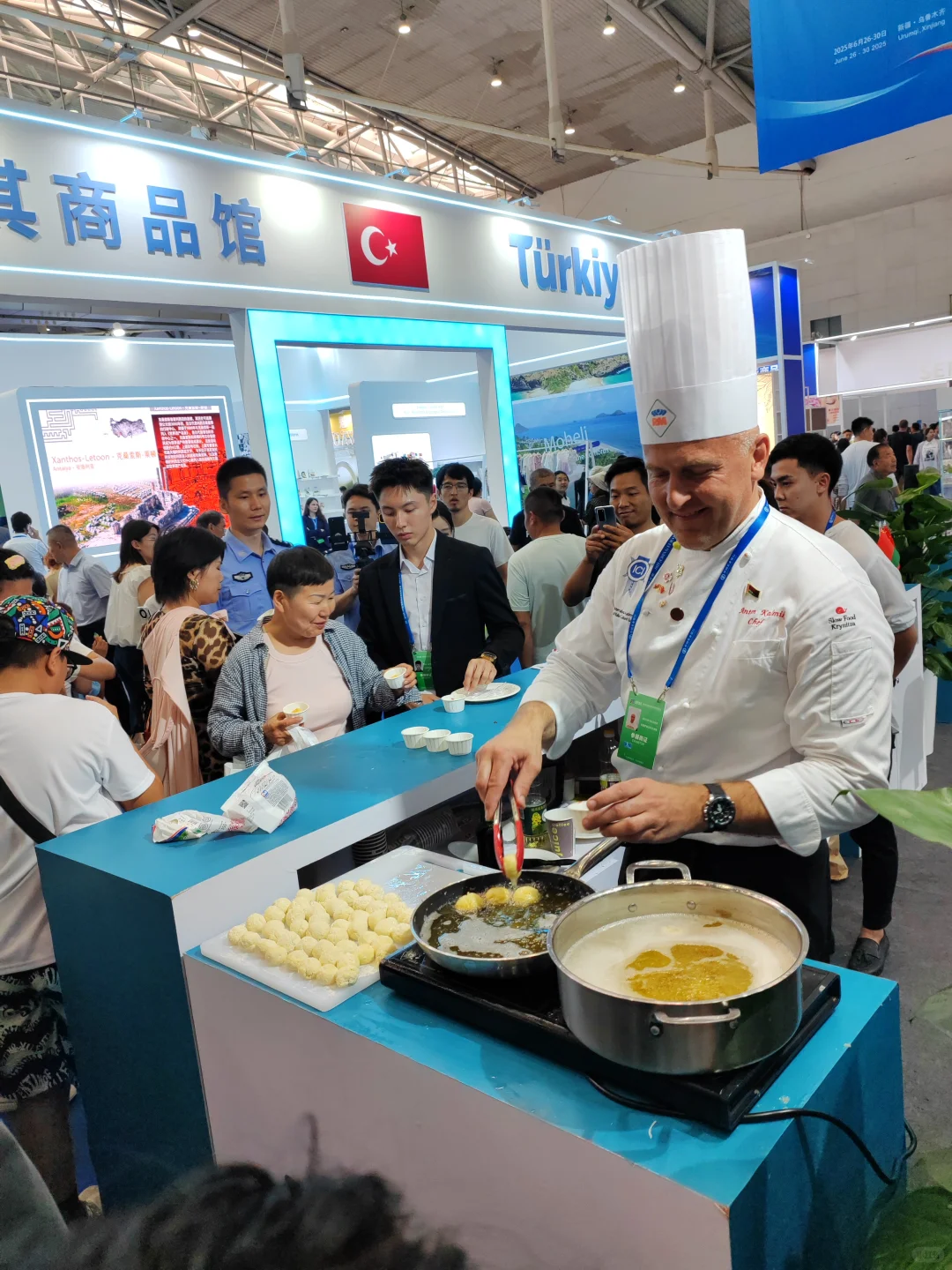 今天乌鲁木齐的人全来这里了吧！！