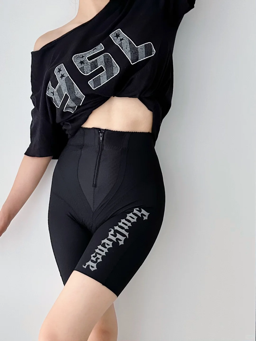 “All black｜瑜伽裤和跑鞋绝配 超酷?”