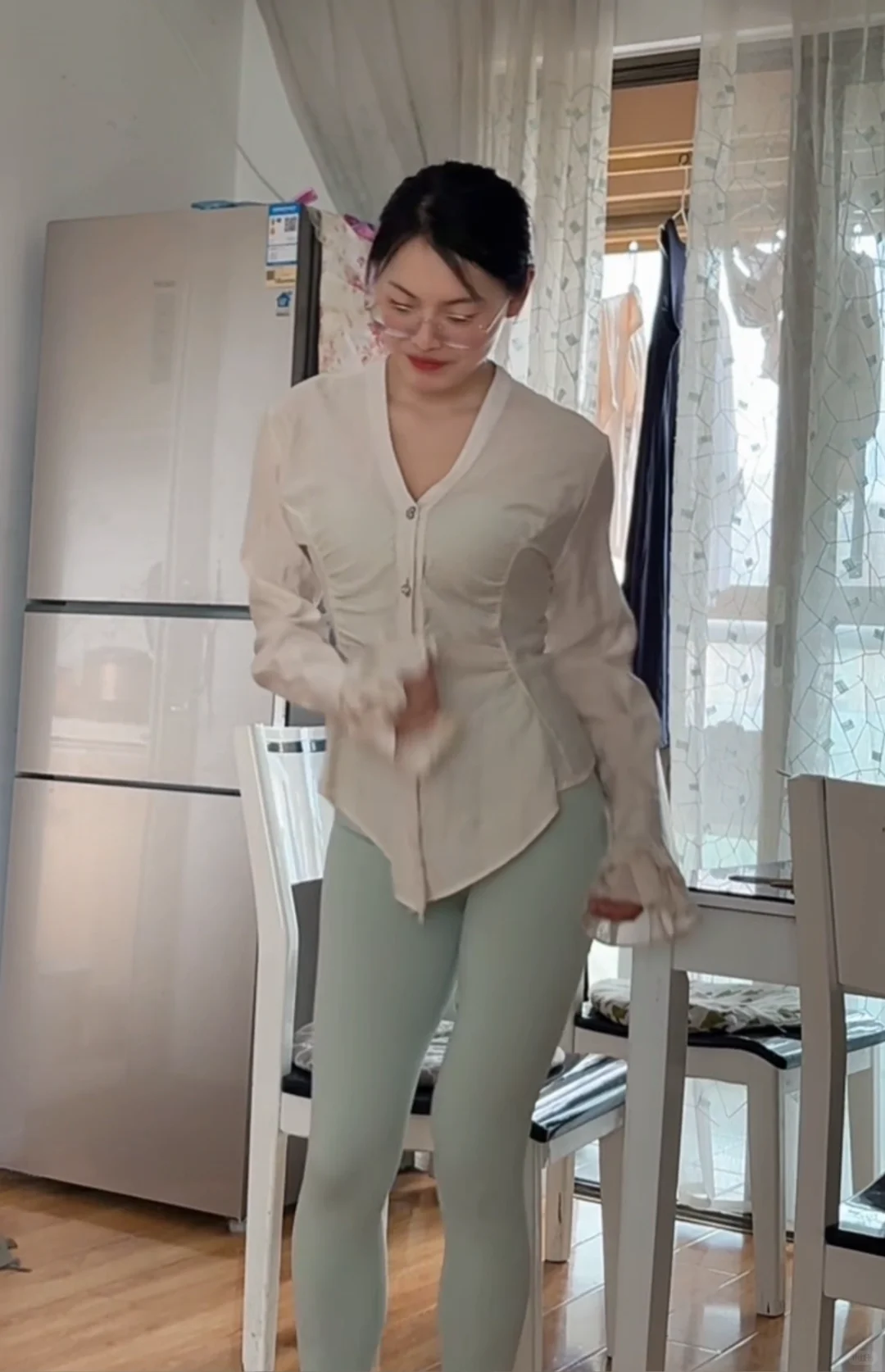 终于懂了瑜伽服的魅力?