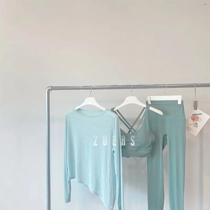 夏天健身衣服穿搭！这样穿去上瑜伽课太美