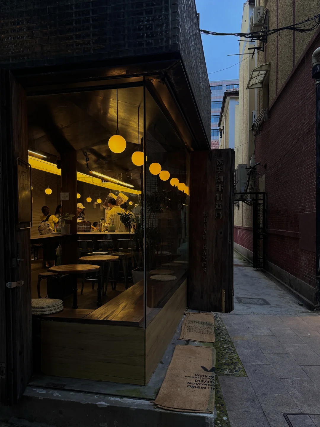 连咖啡都是绿色的