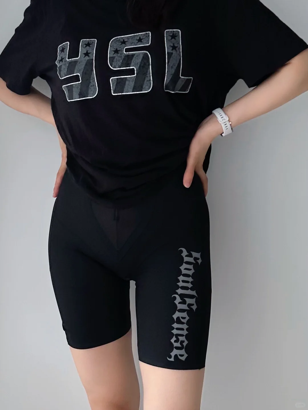 “All black｜瑜伽裤和跑鞋绝配 超酷?”