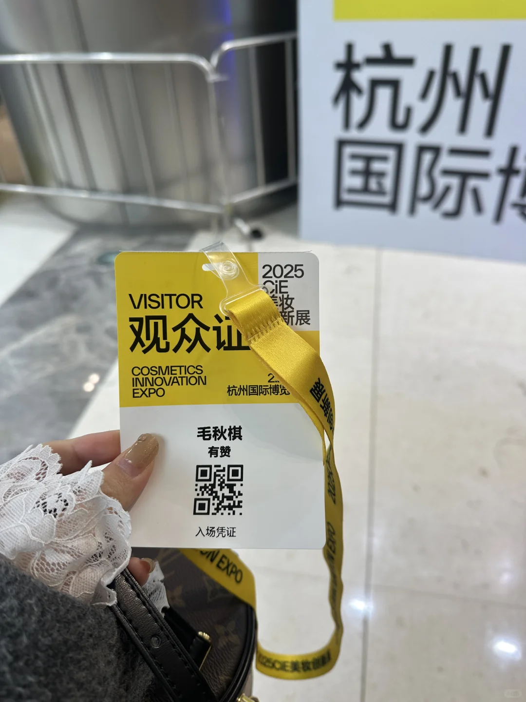 01女生参加各大展会建联渠道