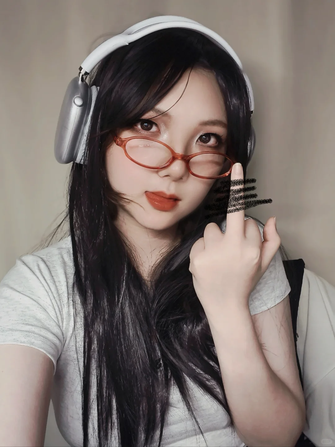 没人能抵抗得了红框眼镜