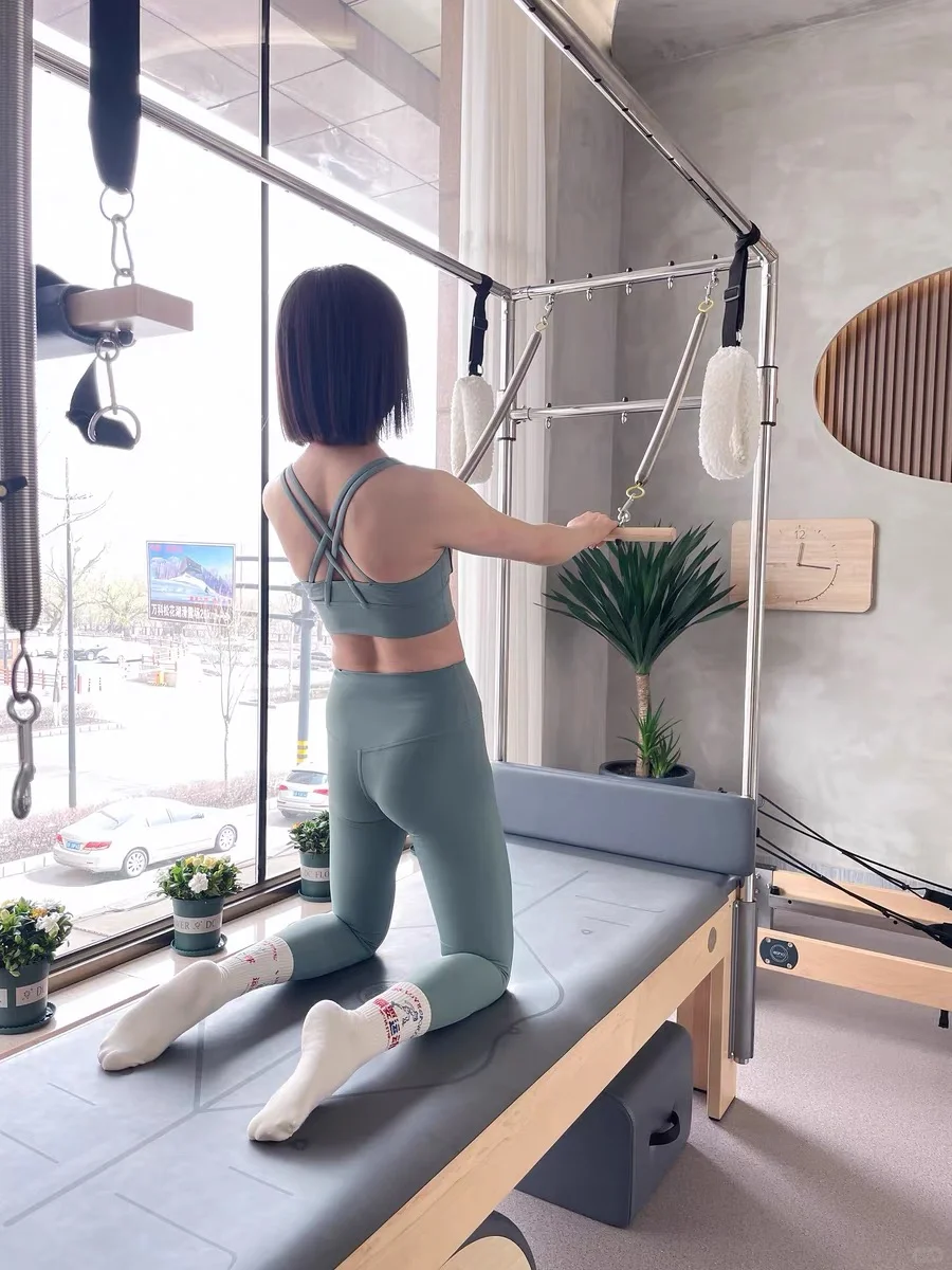 夏天健身衣服穿搭！这样穿去上瑜伽课太美