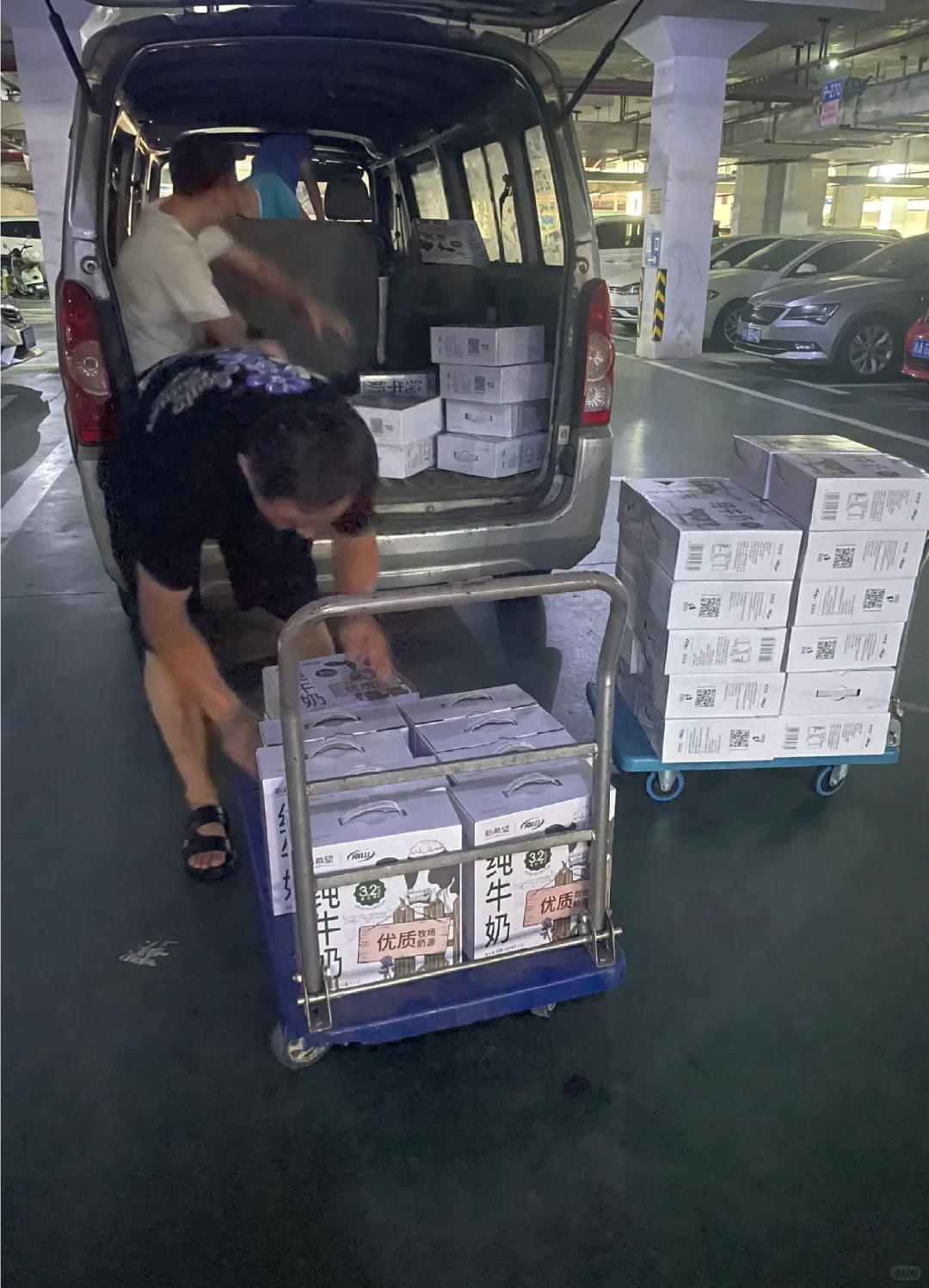 社区团购纯牛奶，团队人的live 和life?