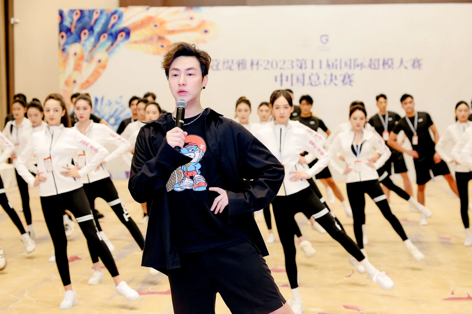 偷偷拍下超模选手候场画面每一帧都美