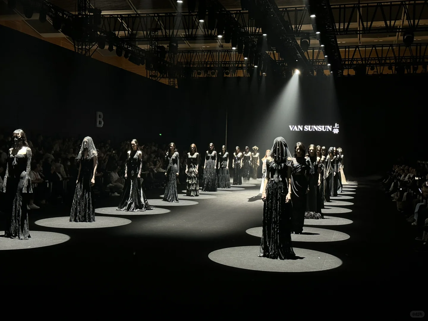 看展 潜入灵魂时尚星河