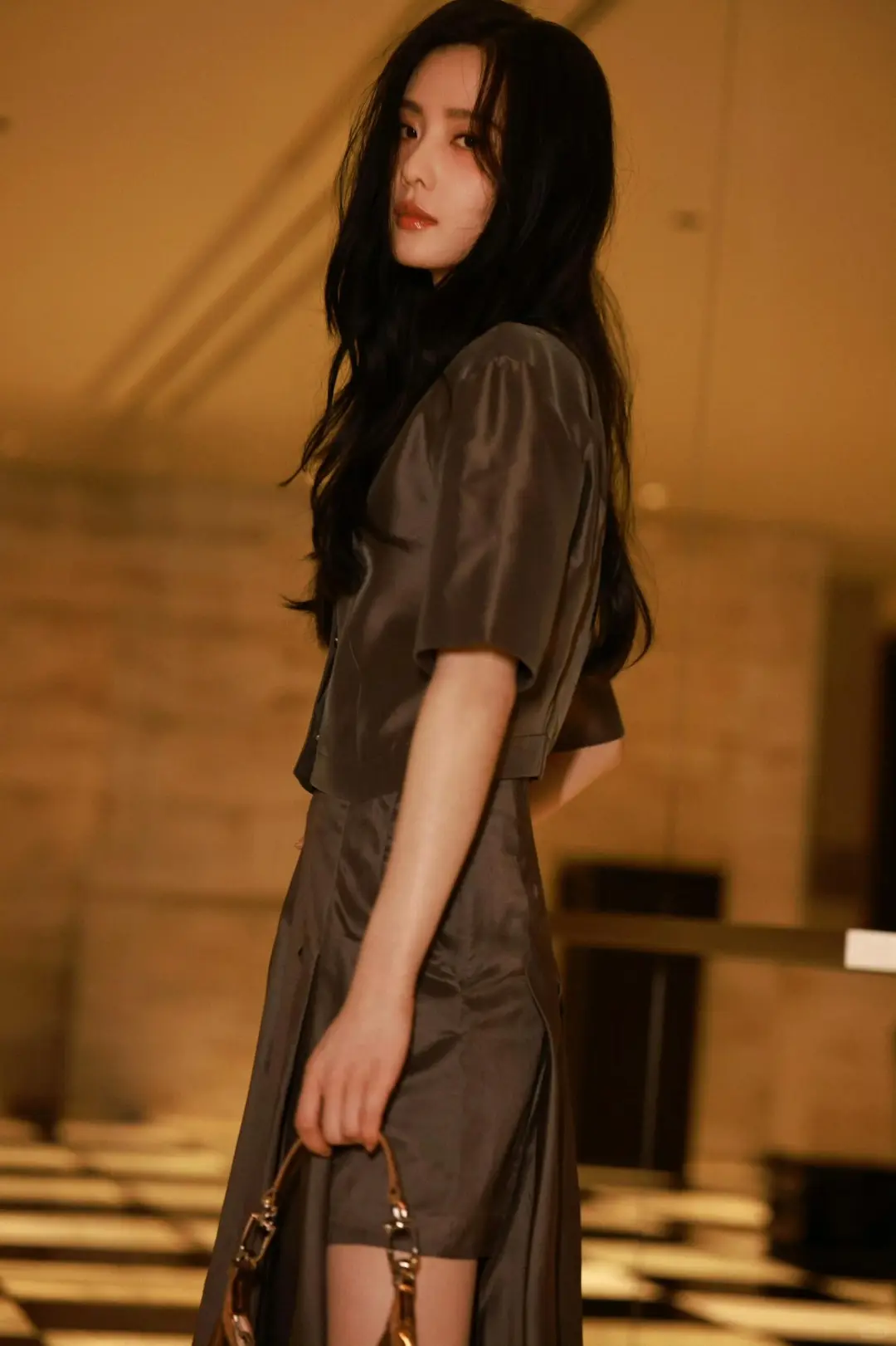 刘诗诗的“微醺妆”时尚大片，眼神迷离模样一