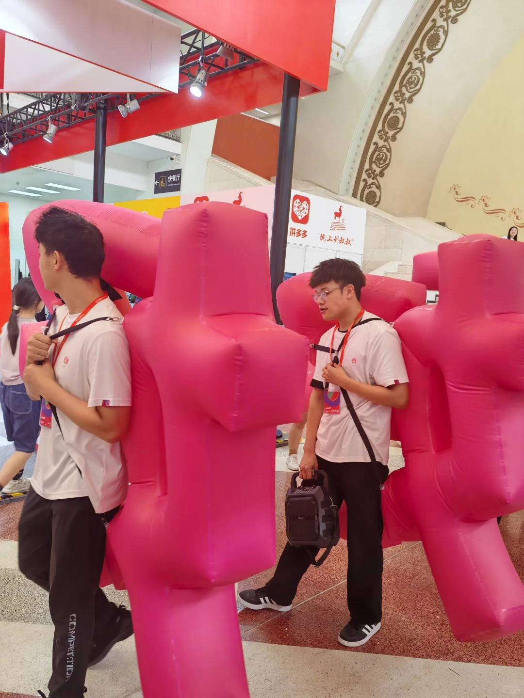 来北京展览馆了