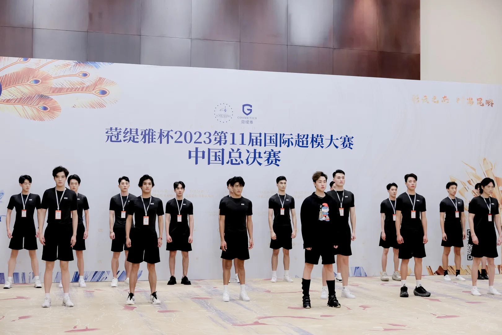 偷偷拍下超模选手候场画面每一帧都美