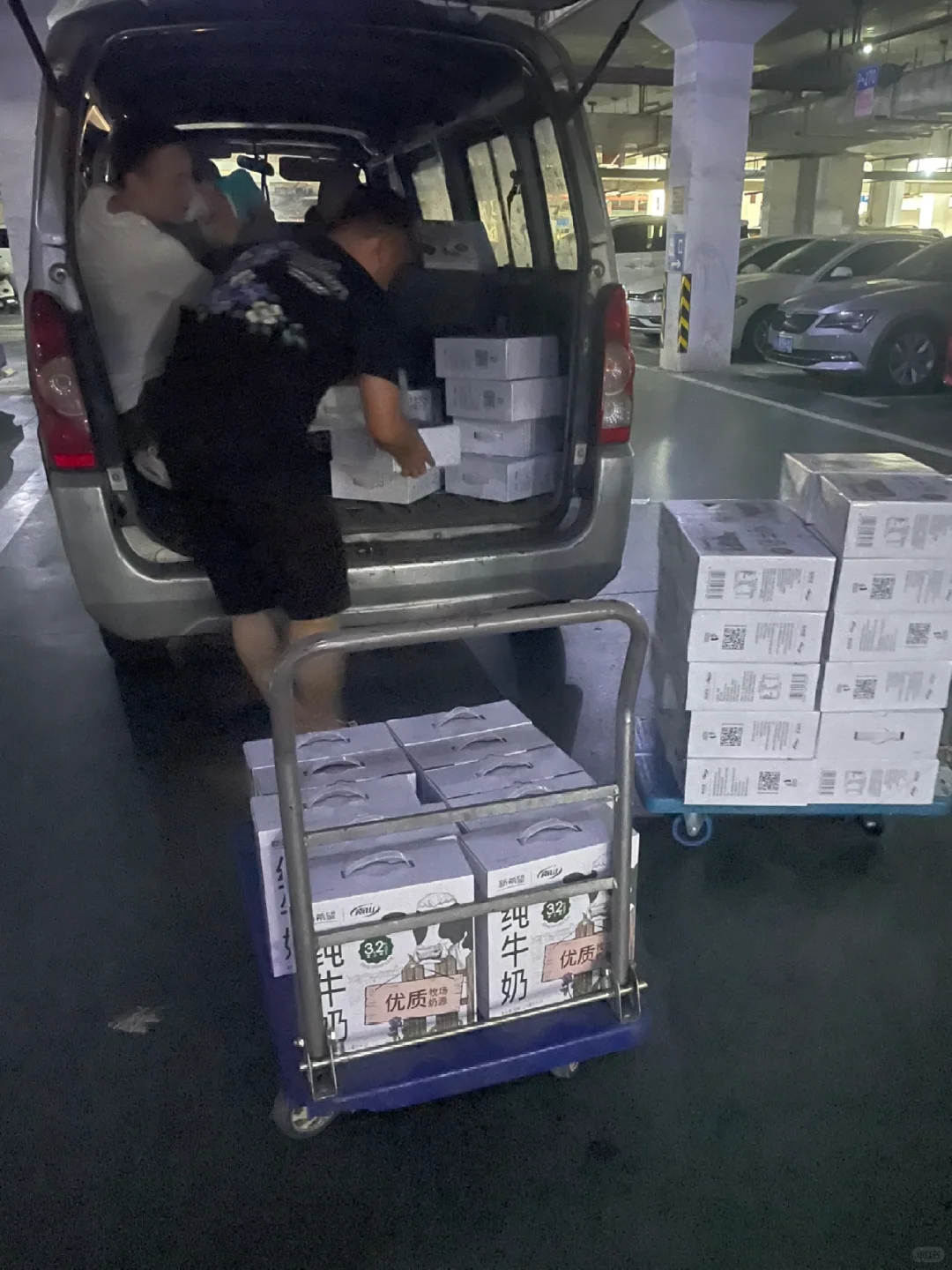 社区团购纯牛奶，团队人的live 和life?