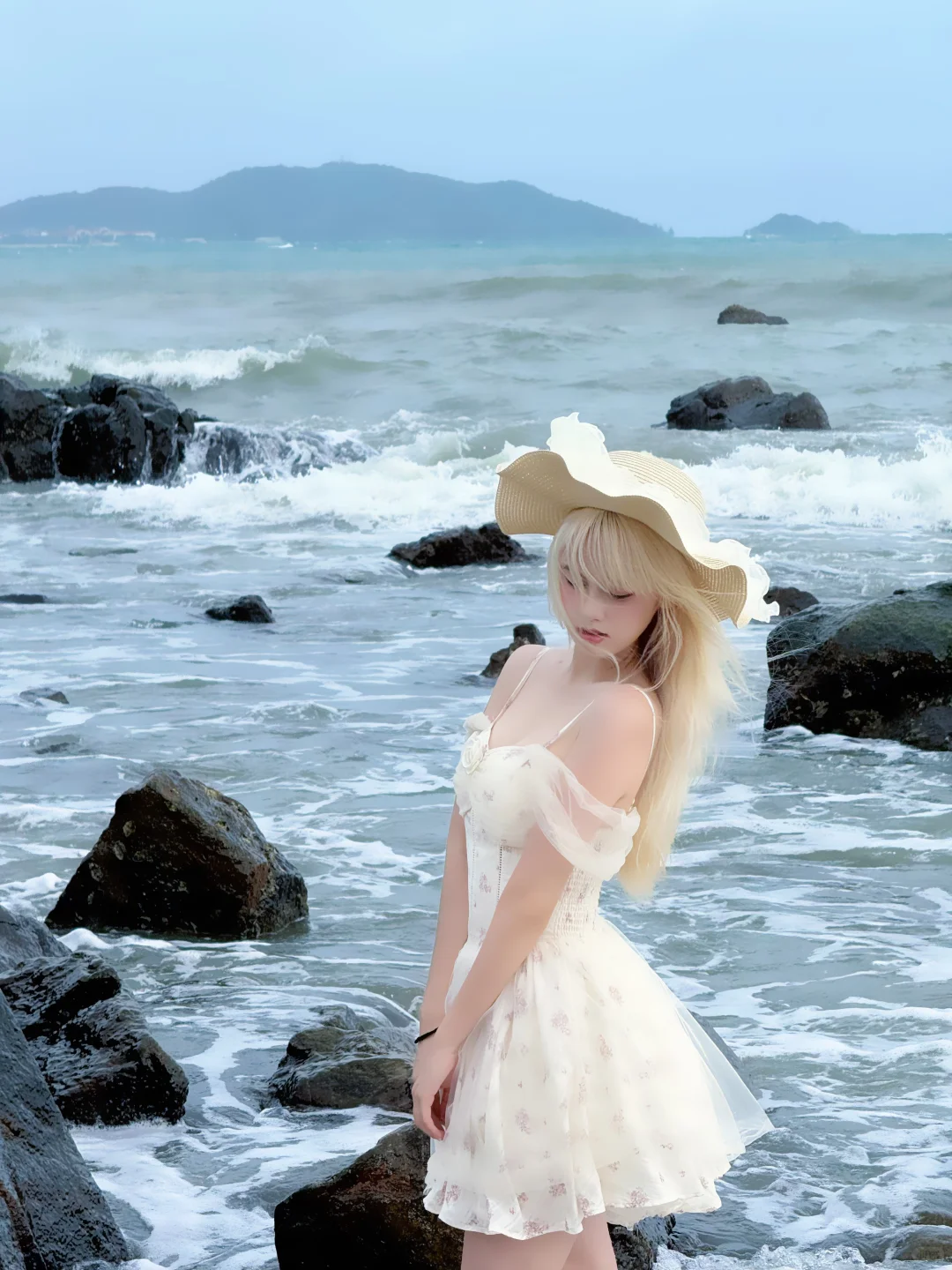 在海边太适合穿小短裙啦！