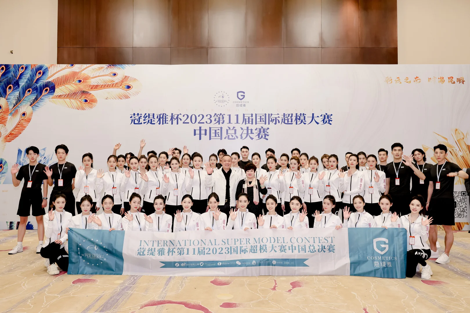 偷偷拍下超模选手候场画面，超美！