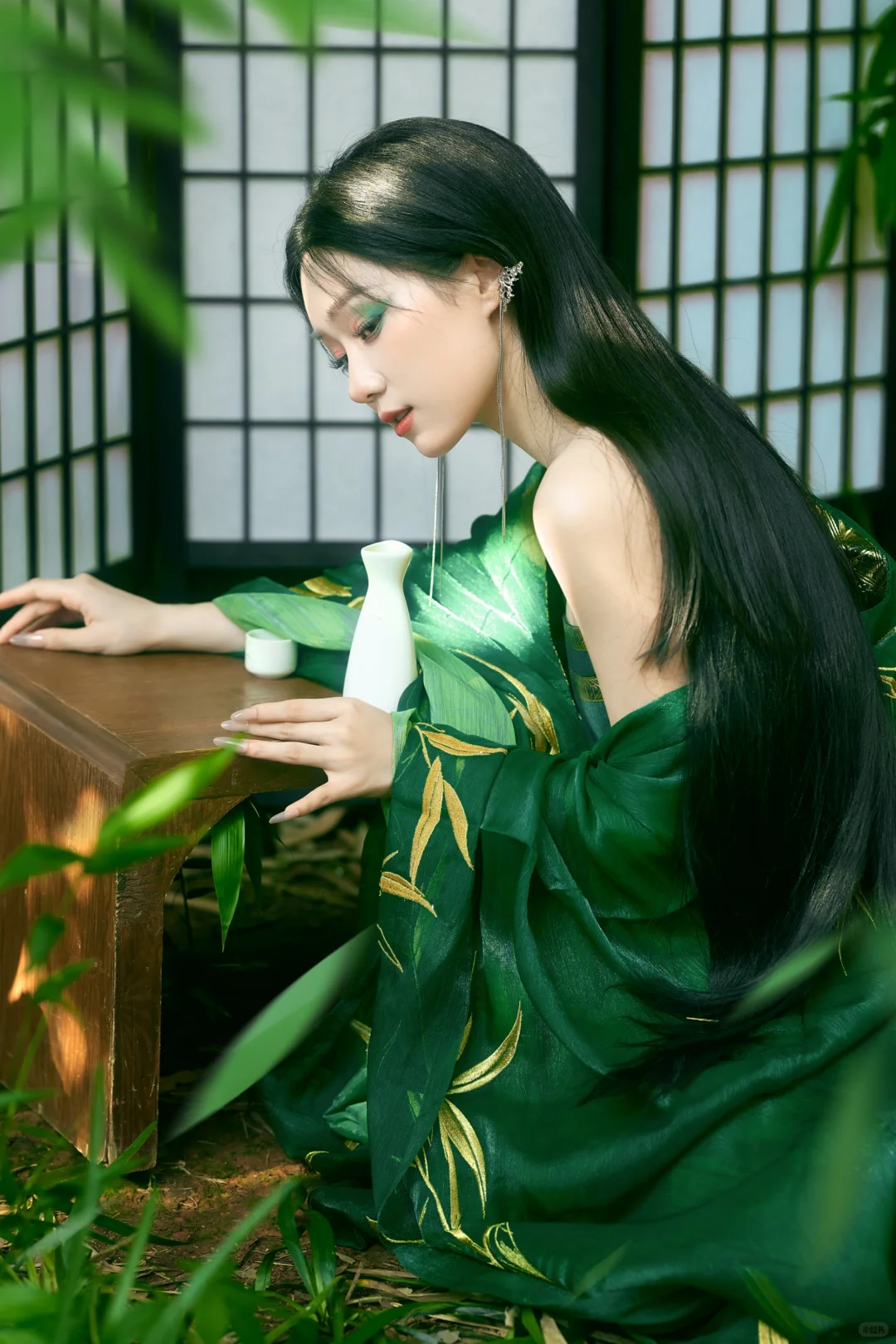 青蛇入画? 绿伞为引|氛围感外景写真