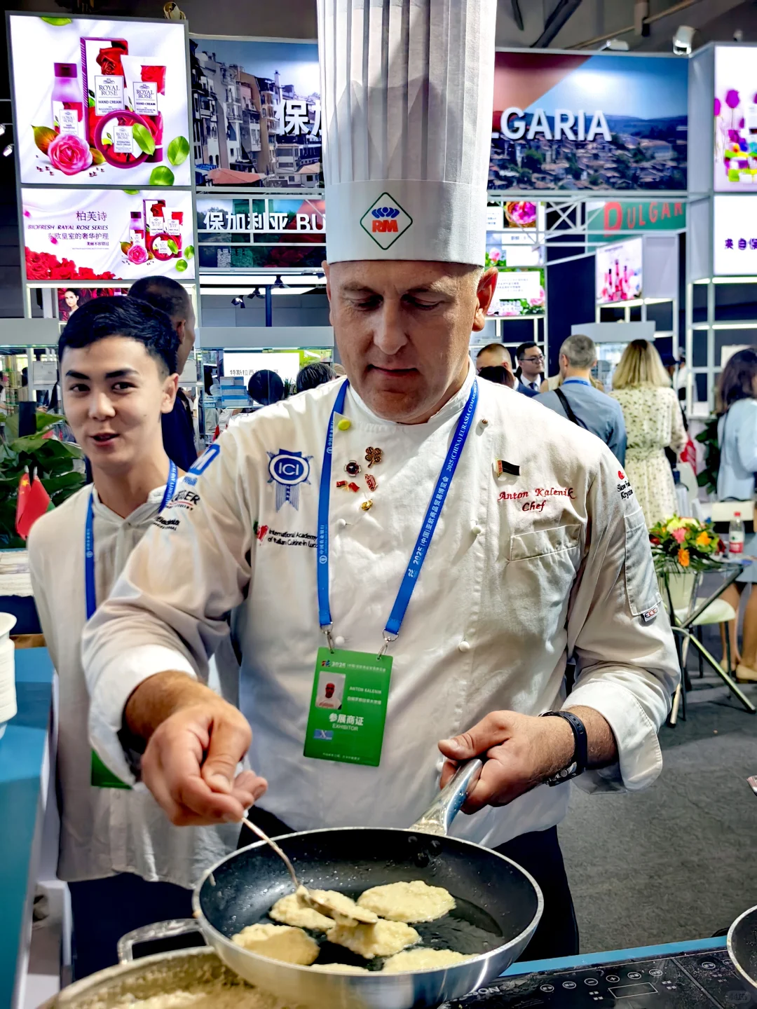 新疆商博会上的国际范儿