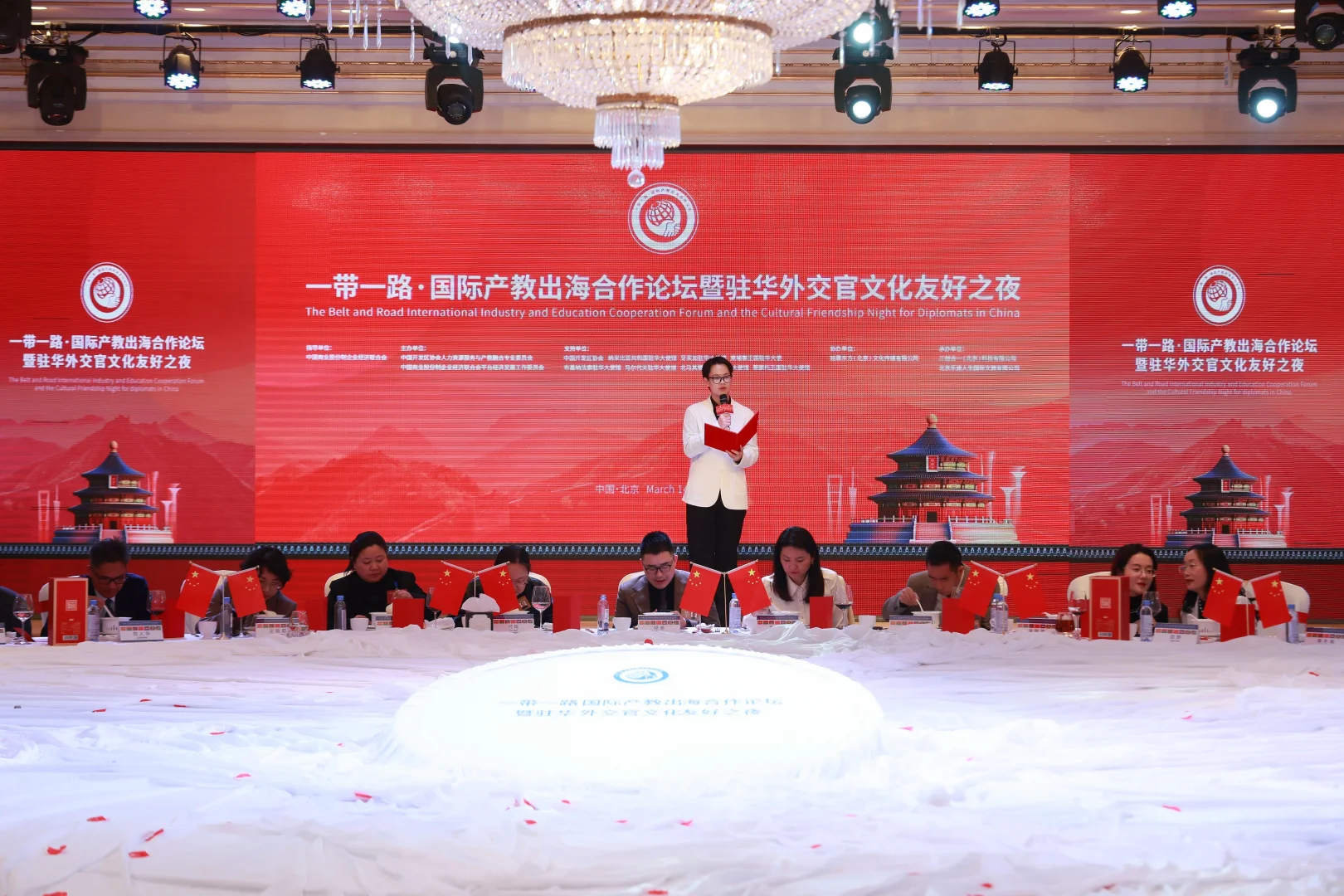 文旅企业隐藏彩蛋：全息投影抢丝绸之路IP