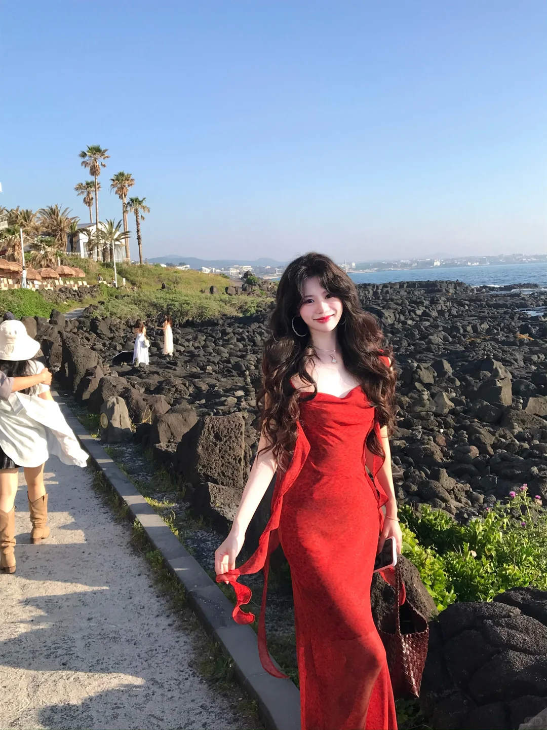 我在海边拍了件红裙子?
