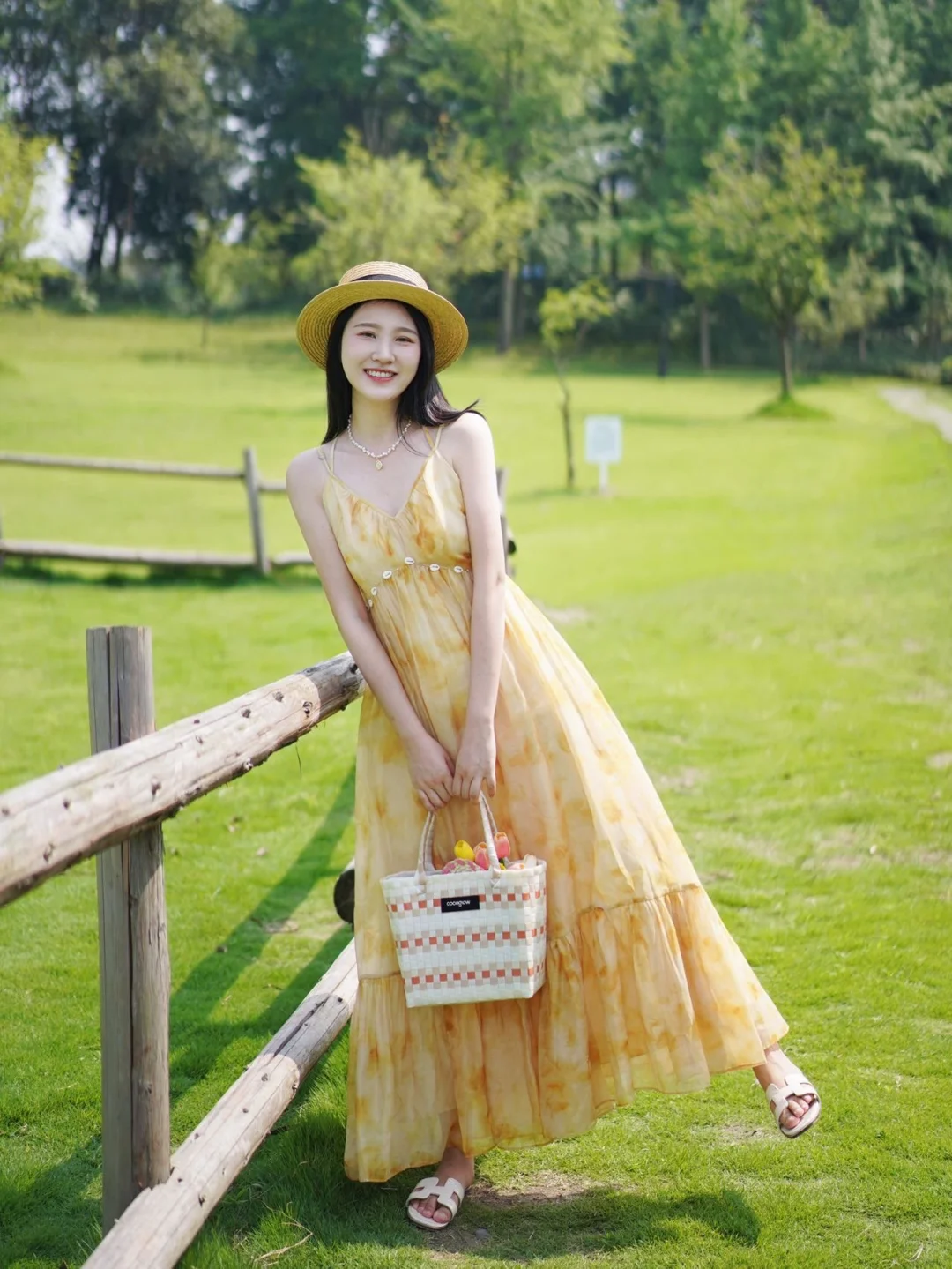 度假仙气吊带裙～带着阳光☀️去旅行
