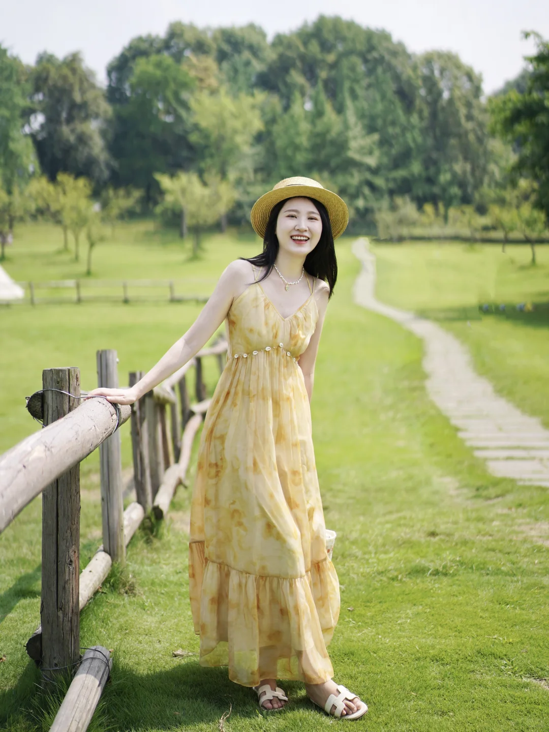 度假仙气吊带裙～带着阳光☀️去旅行