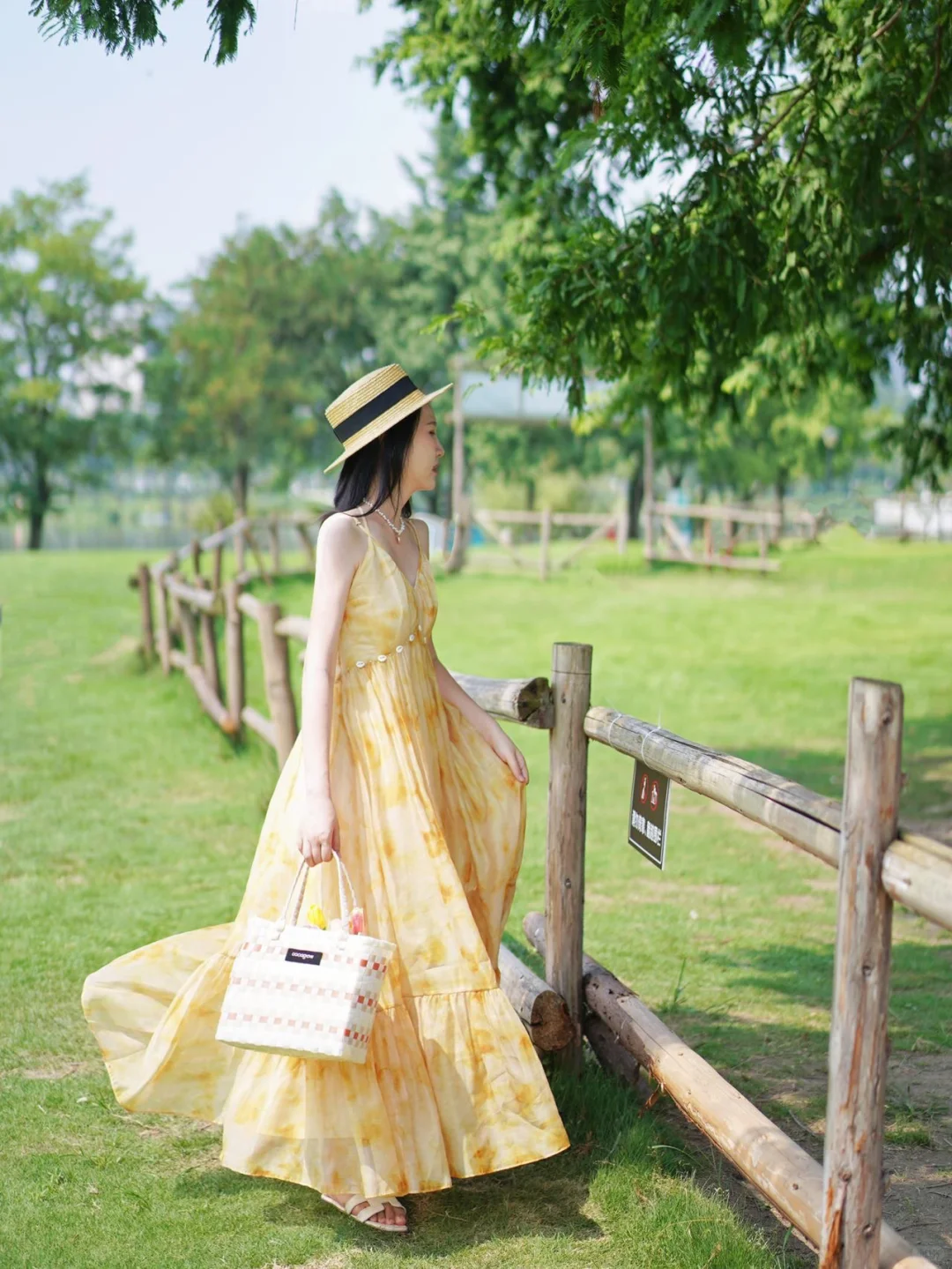 度假仙气吊带裙～带着阳光☀️去旅行