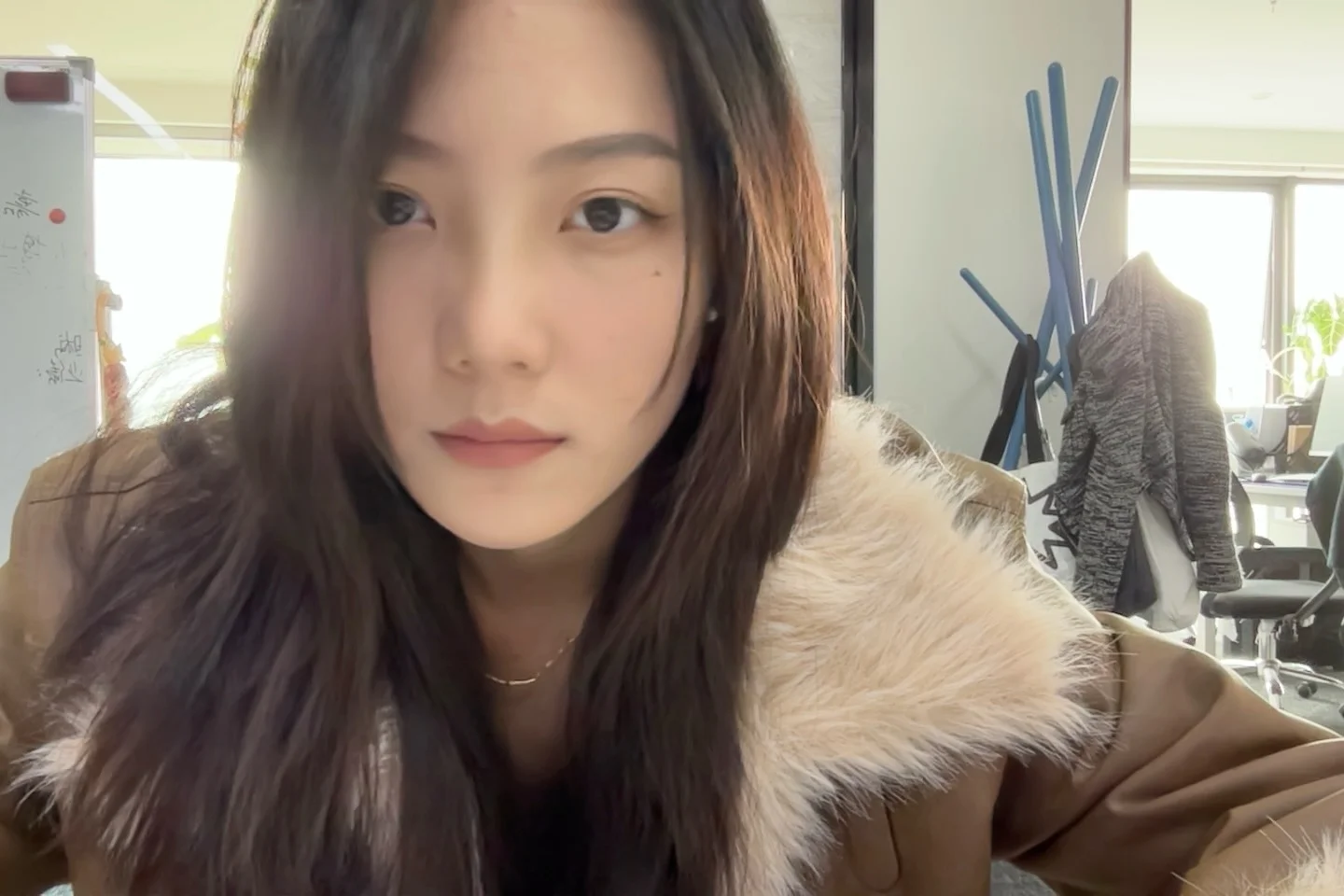 你不许和别的女人讲话