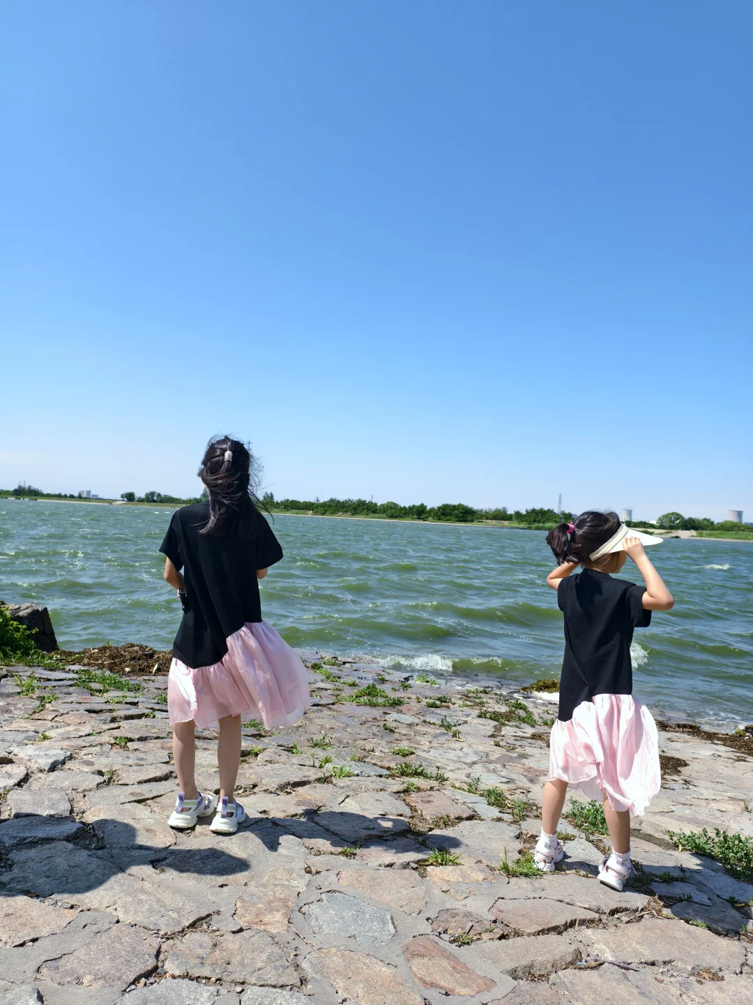 喜欢夏天带来的湖风～