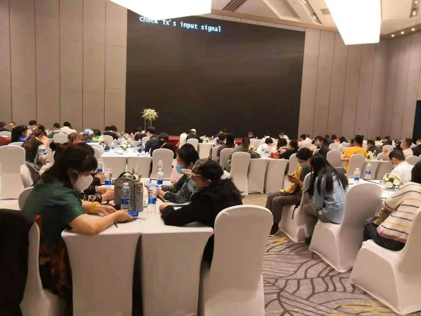 石家庄开会员工充场-拍视频照片充场-展