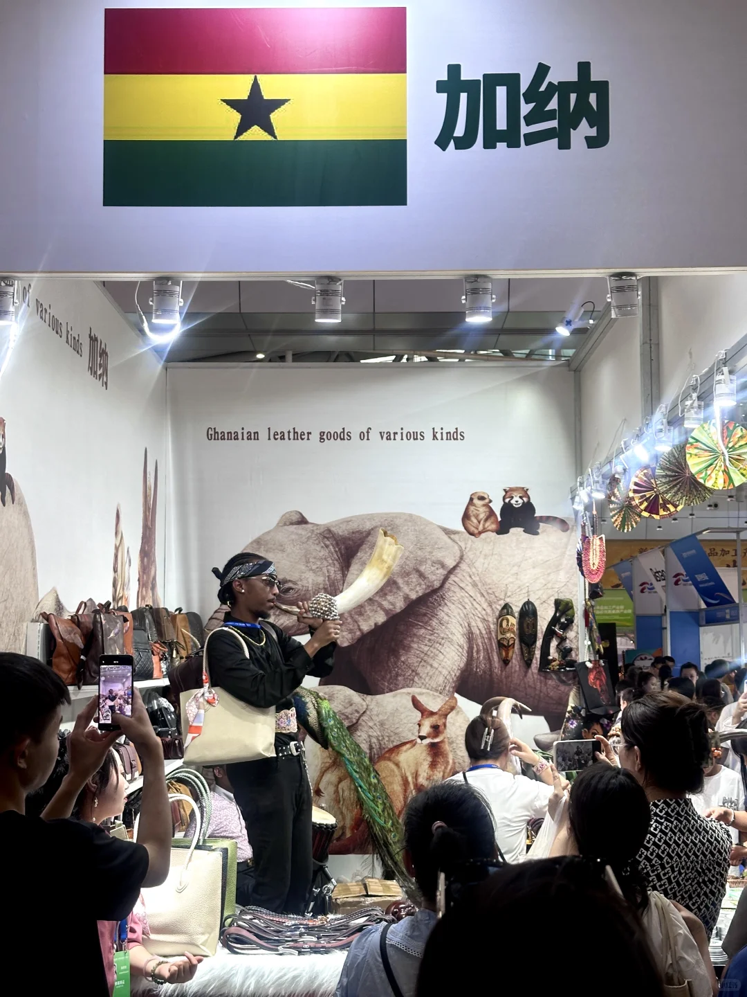 亚欧博览会最挤的地方是冻芒果柜台吗