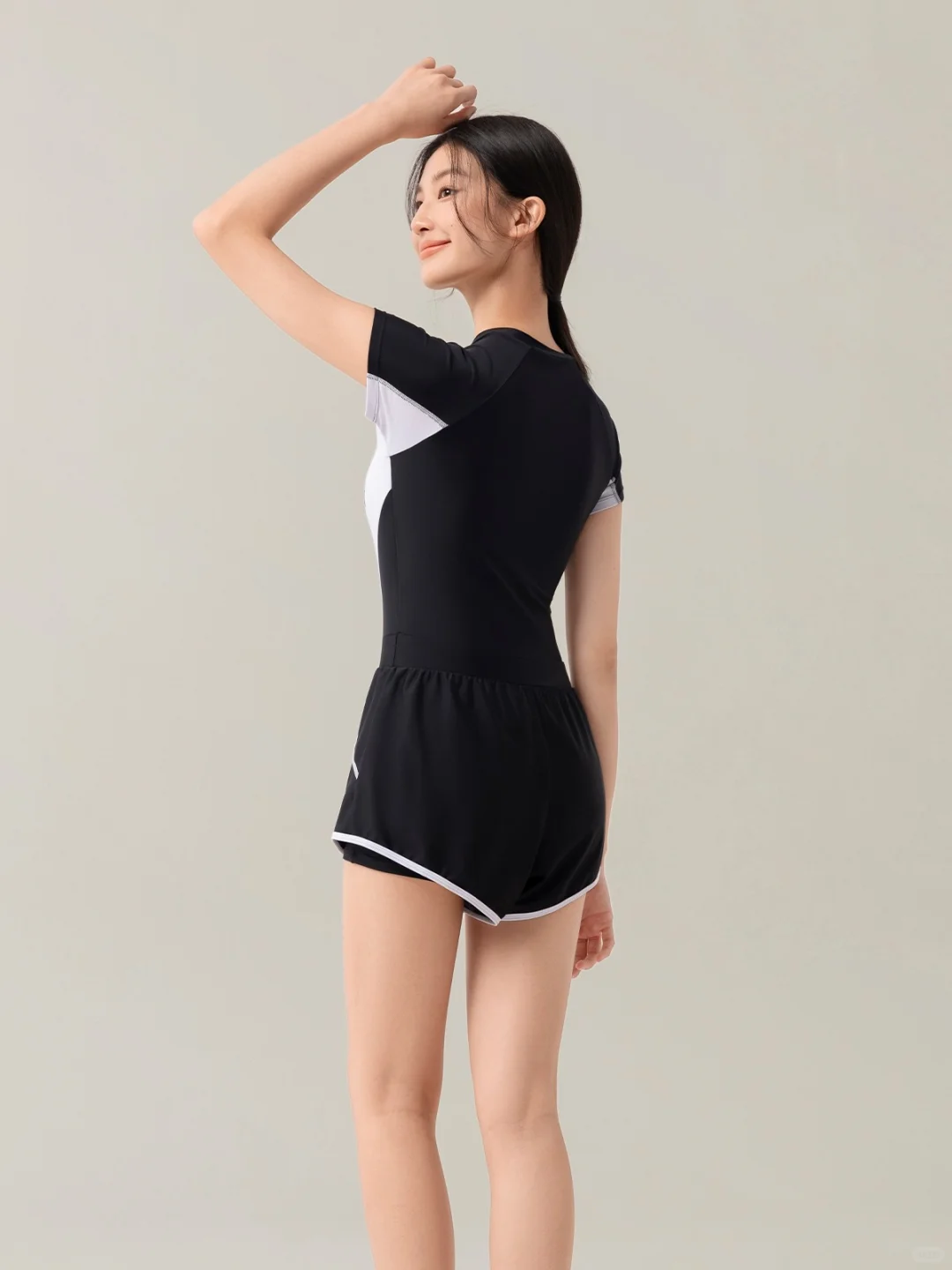 哪有女生能拒绝的了简约又好看的连体泳衣呢