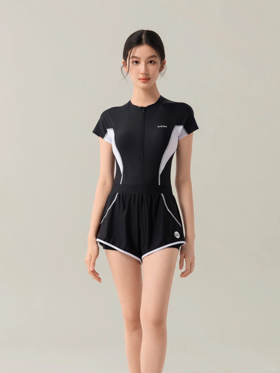 哪有女生能拒绝的了简约又好看的连体泳衣呢