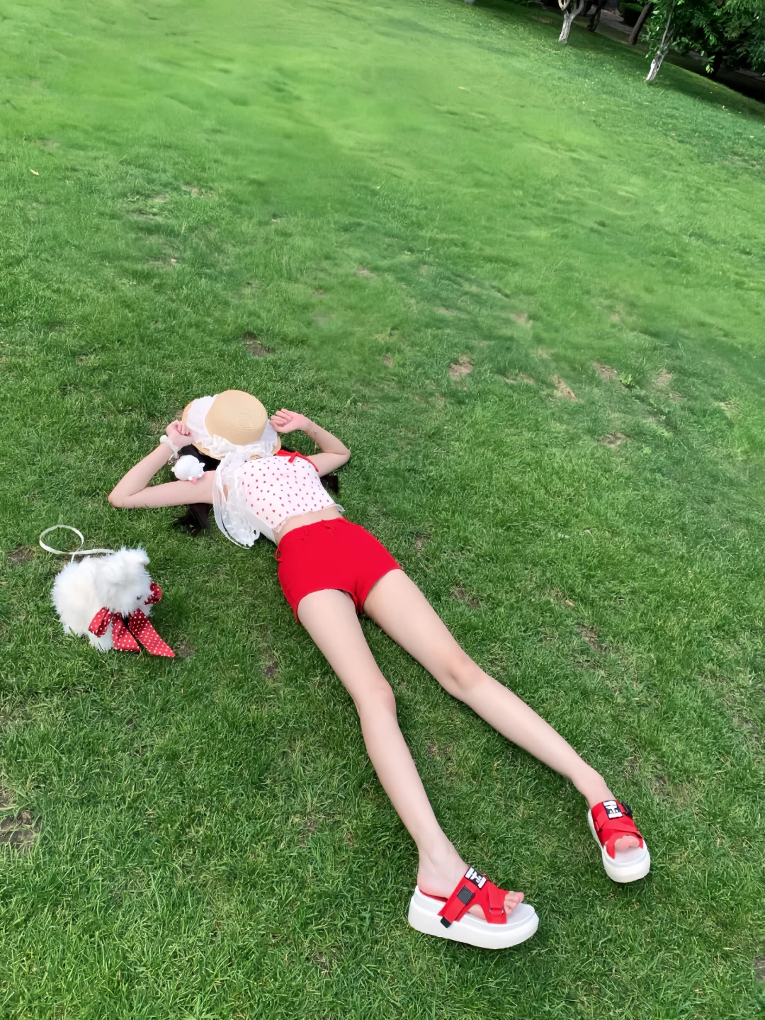 存一些夏日公园草坪拍照姿势❤️??